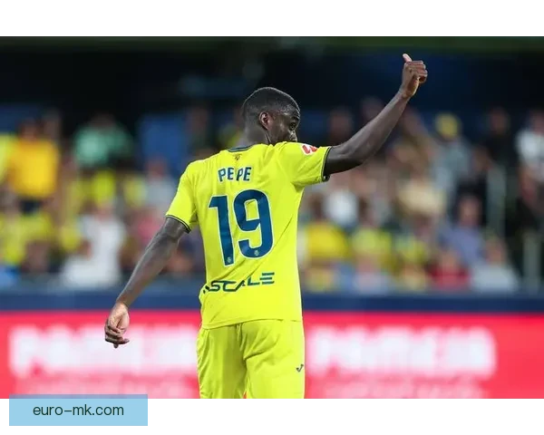 威廉·坎波斯正式离开曼联加盟比利亚雷亚尔开启新篇章